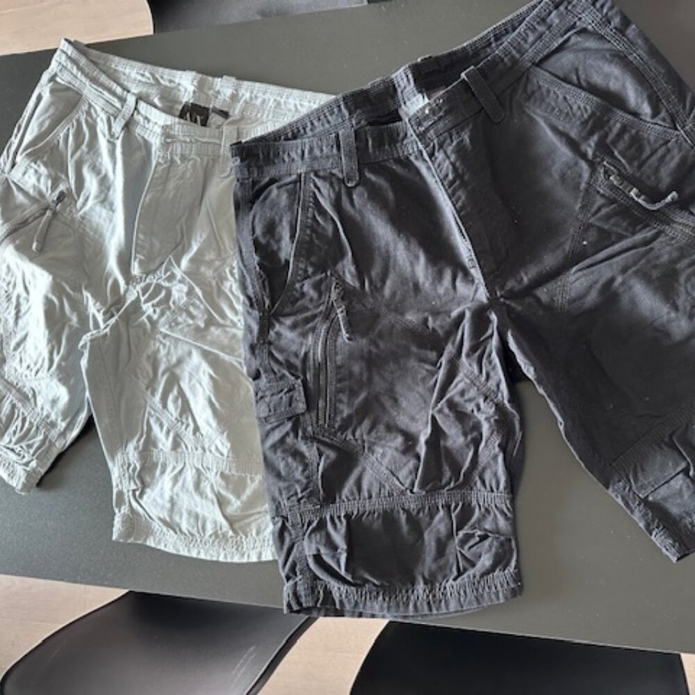 Old Navy Cargo Shorts Size Large. Worn multiple time. Good condition